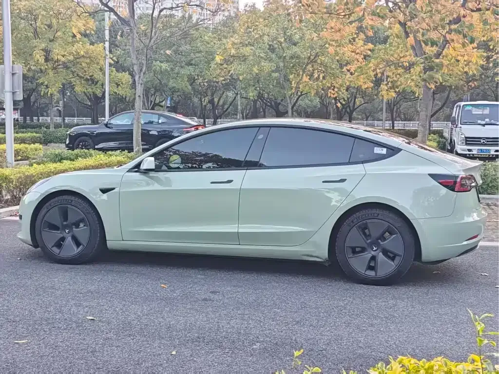 Tesla Model 3 — фото 6