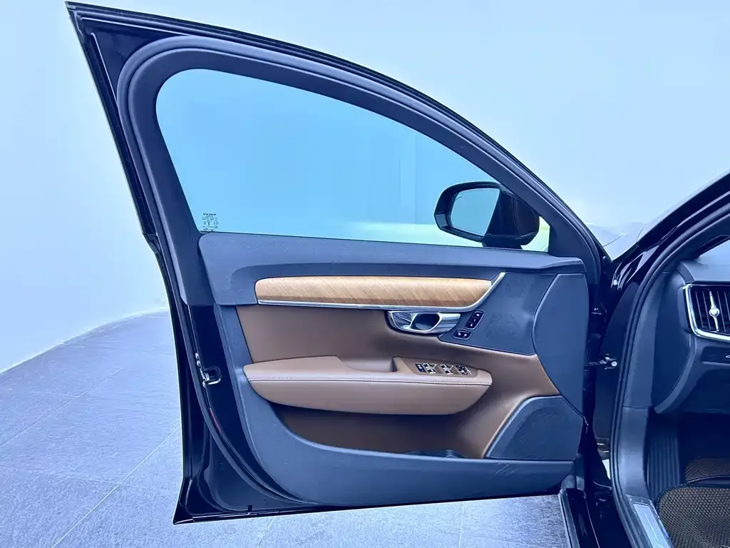 Volvo S90 PHEV — фото 10