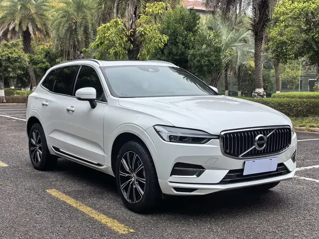Volvo XC60 — фото 9