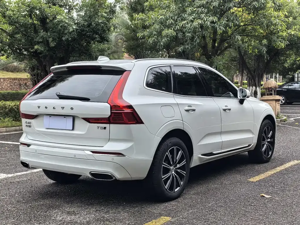 Volvo XC60 — фото 8