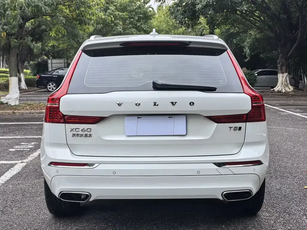 Volvo XC60 — фото 7