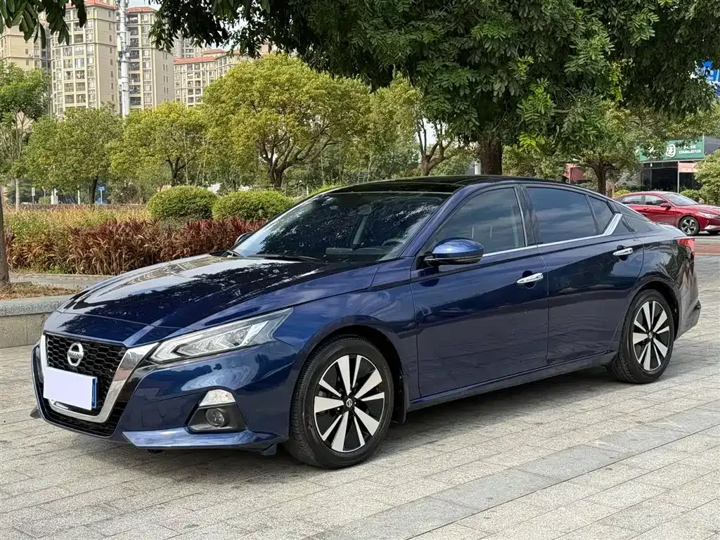 Nissan Teana — фото 1