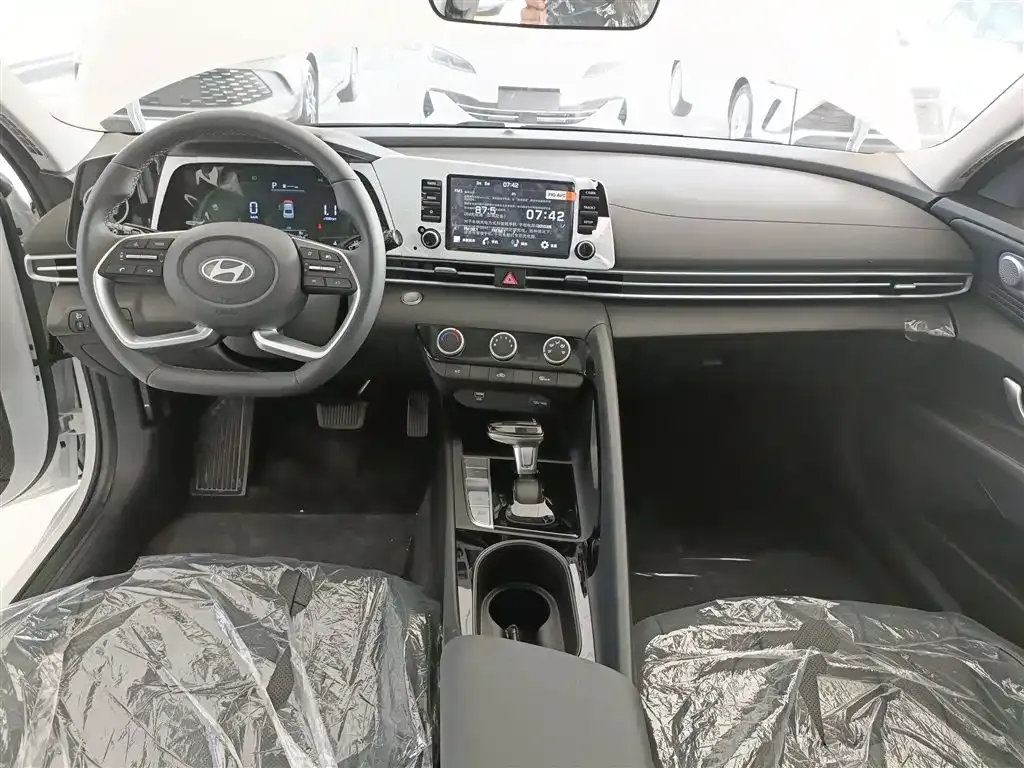 Hyundai Elantra — фото 9