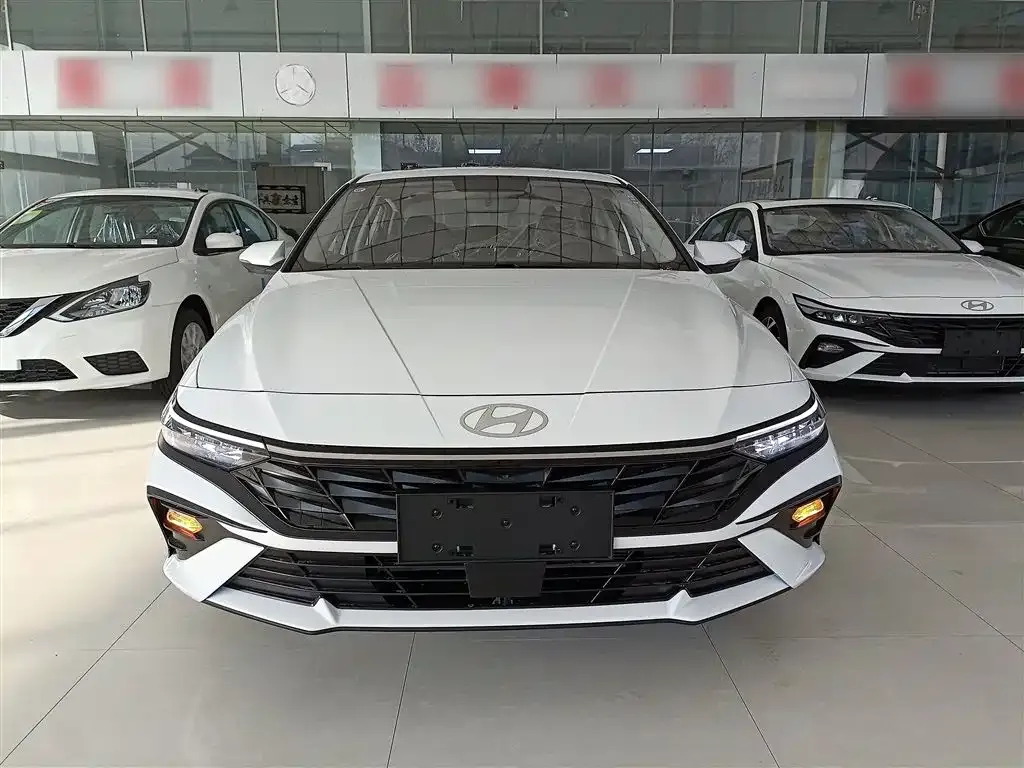 Hyundai Elantra — фото 3