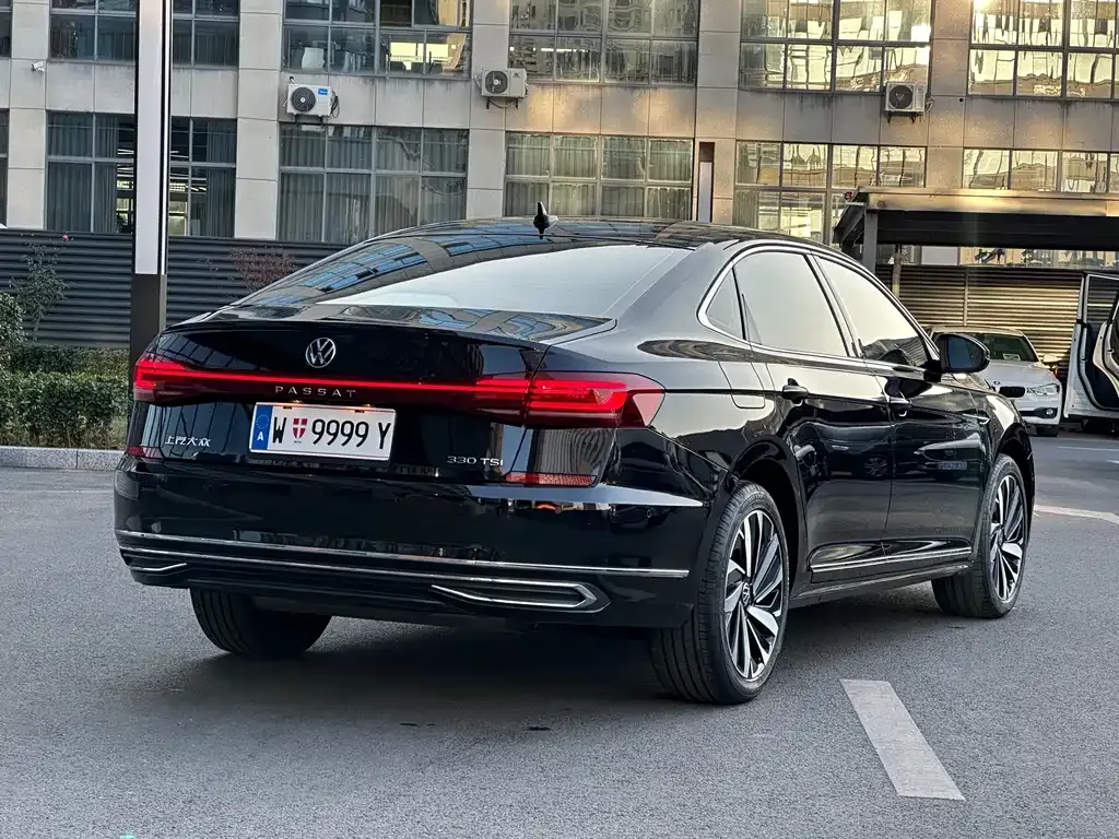 Volkswagen Passat — фото 9