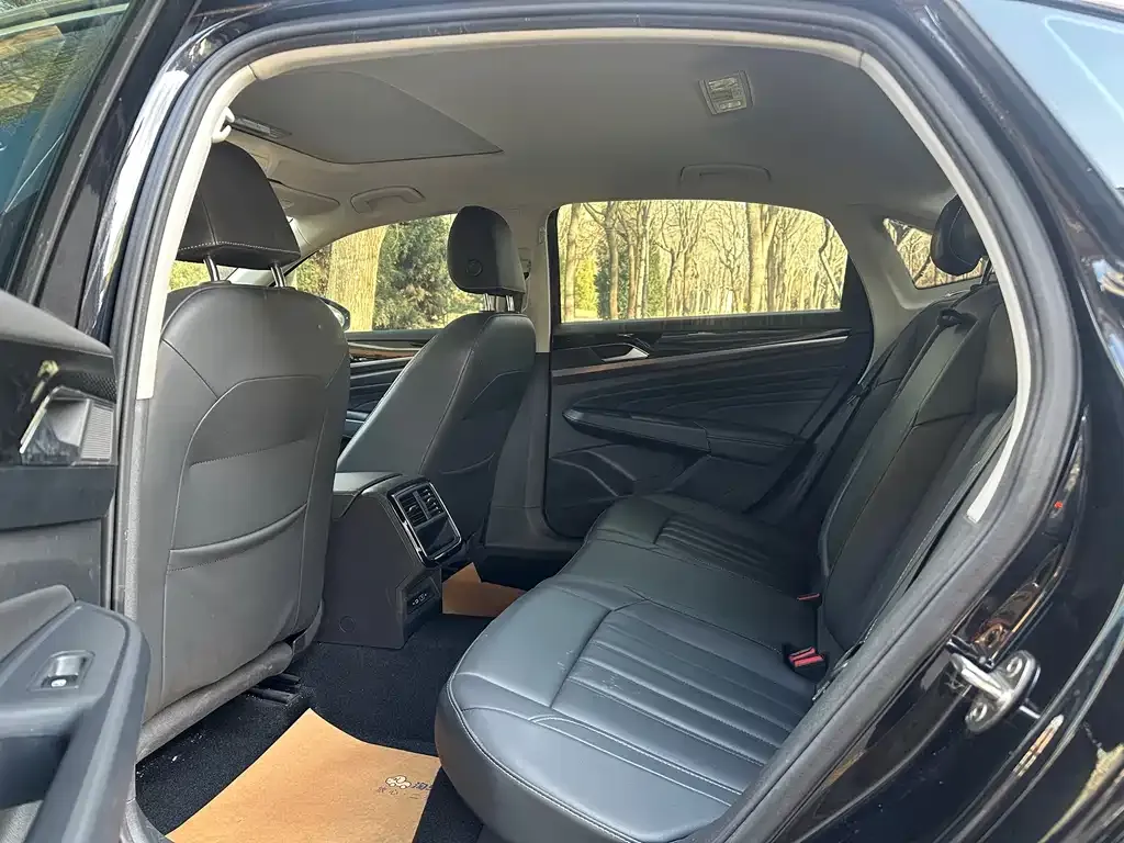 Volkswagen Passat — фото 9