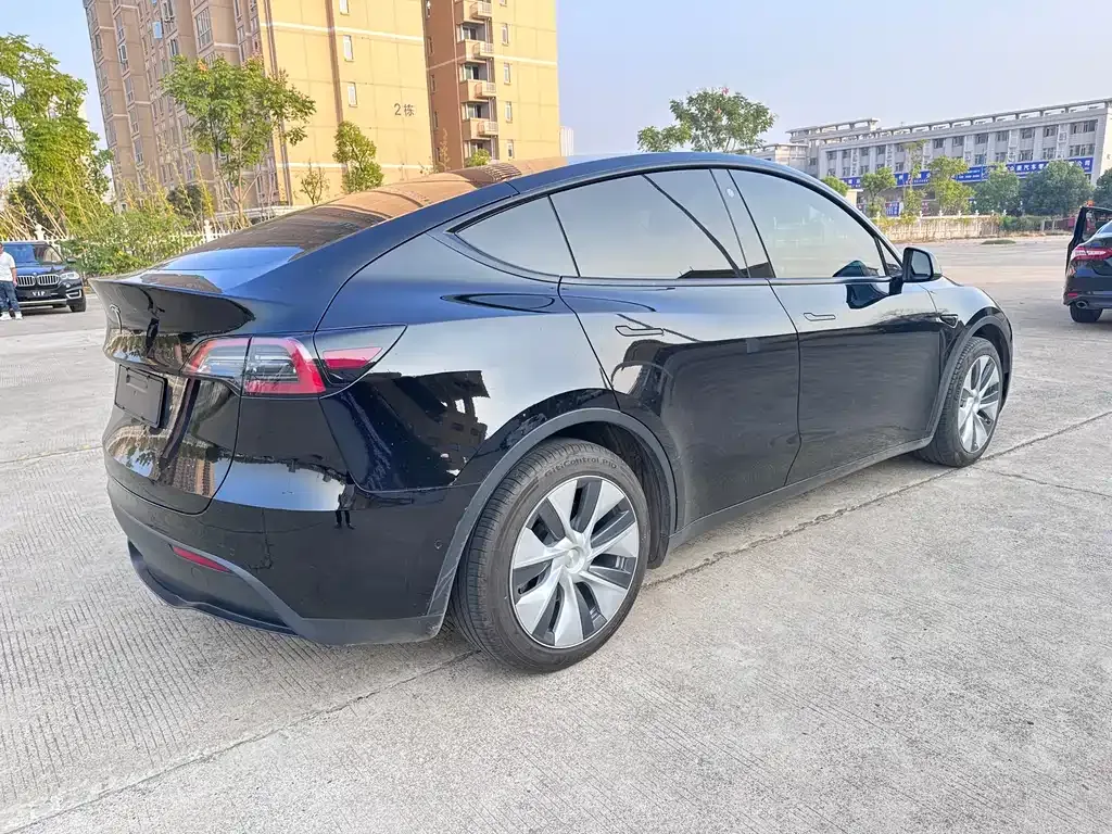 Tesla Model Y — фото 5