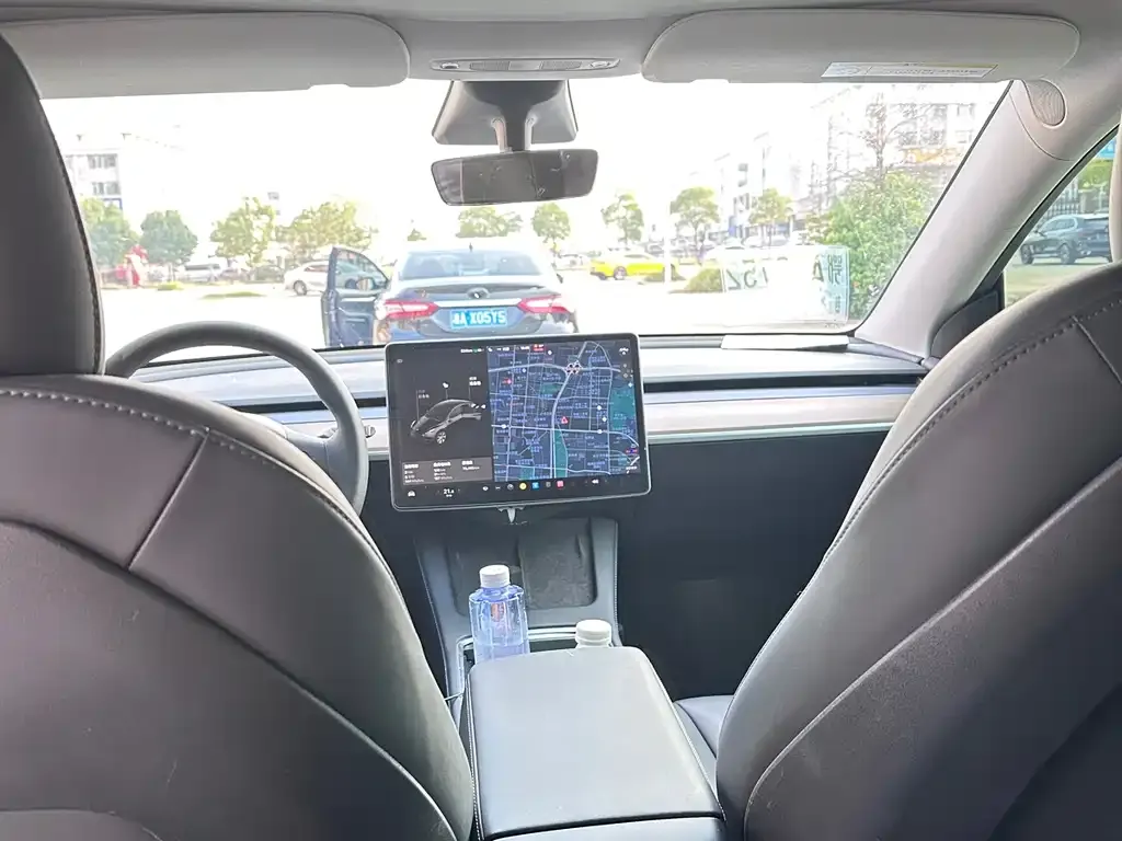 Tesla Model Y — фото 7