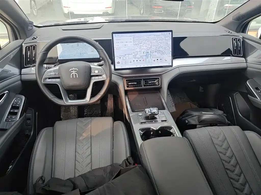 BYD L DM-i — фото 4