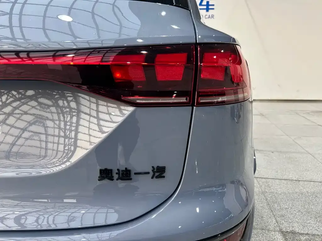 Audi Q6L e-tron — фото 2
