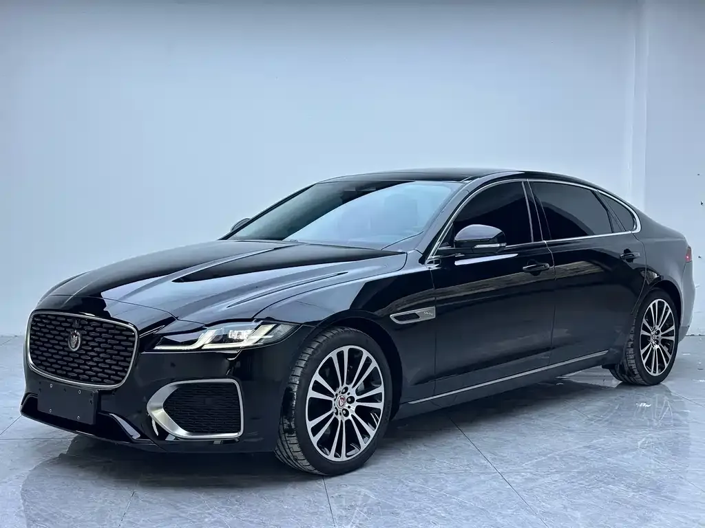 Jaguar XFL — фото 1