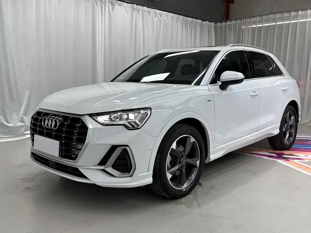 Audi Q3 — фото 1