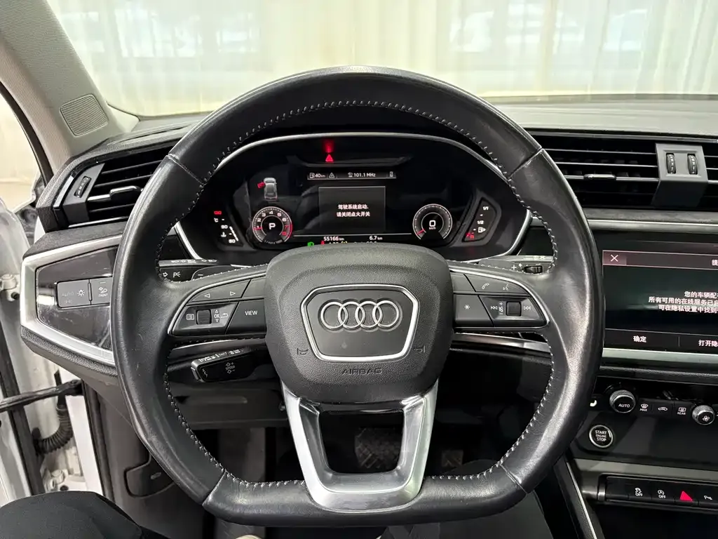 Audi Q3 — фото 10