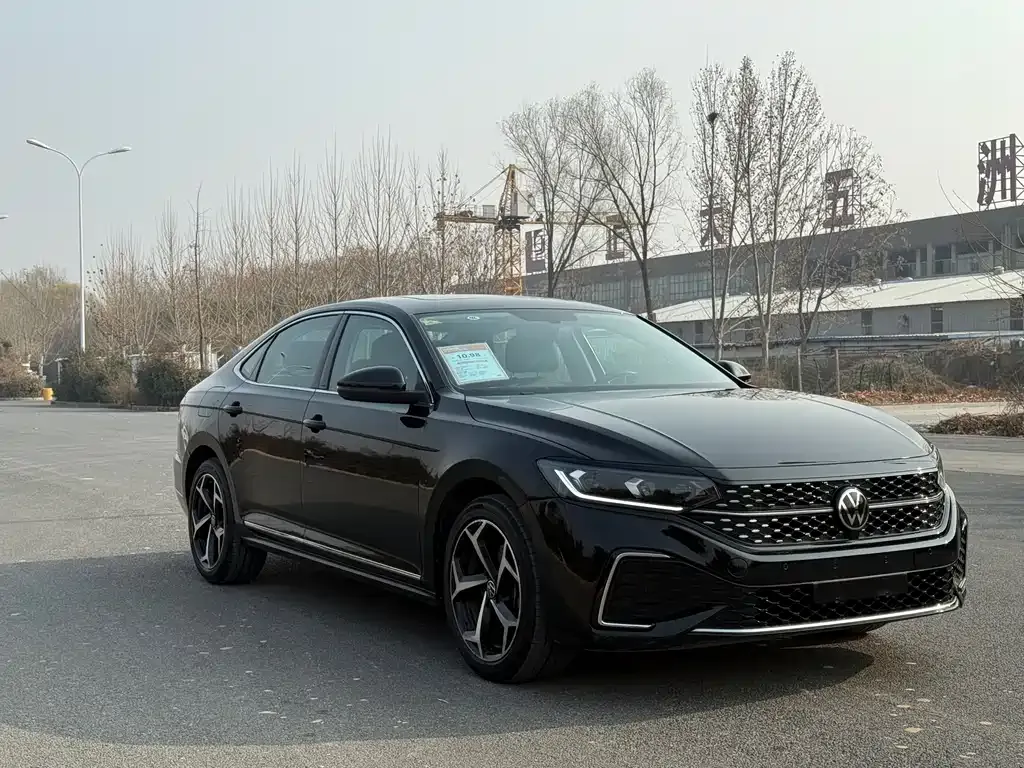 Volkswagen Passat — фото 1