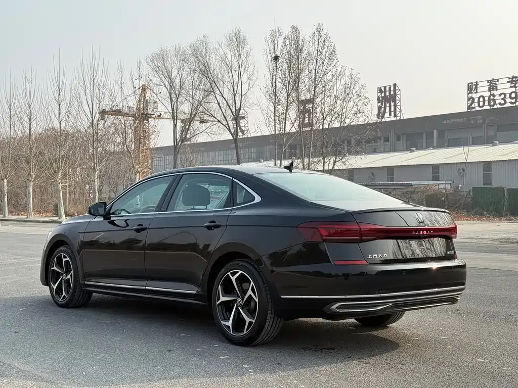 Volkswagen Passat — фото 10