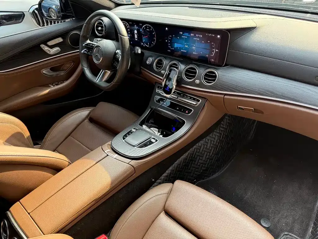Mercedes-Benz E-Class — фото 10