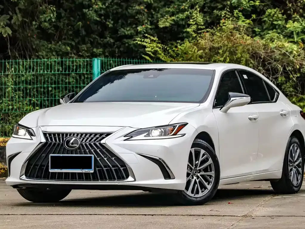 Lexus ES — фото 1