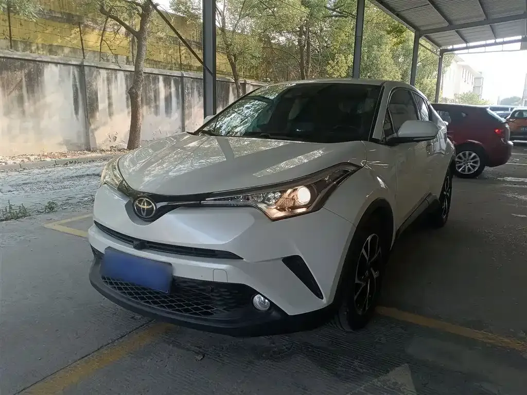 Toyota C-HR — фото 1