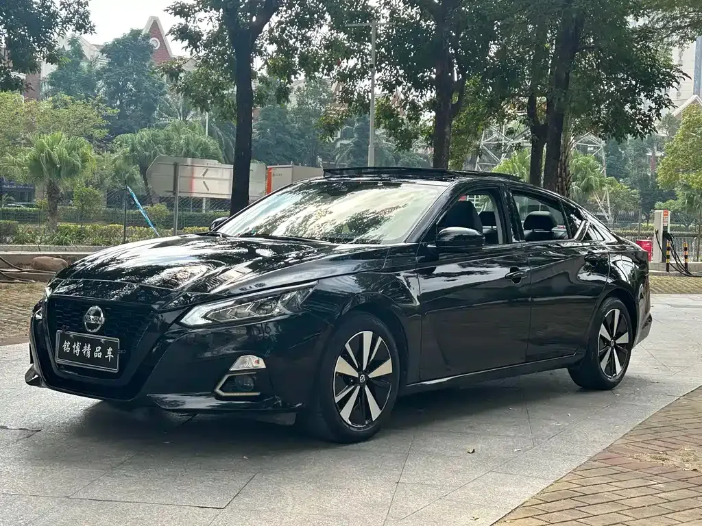 Nissan Teana — фото 1