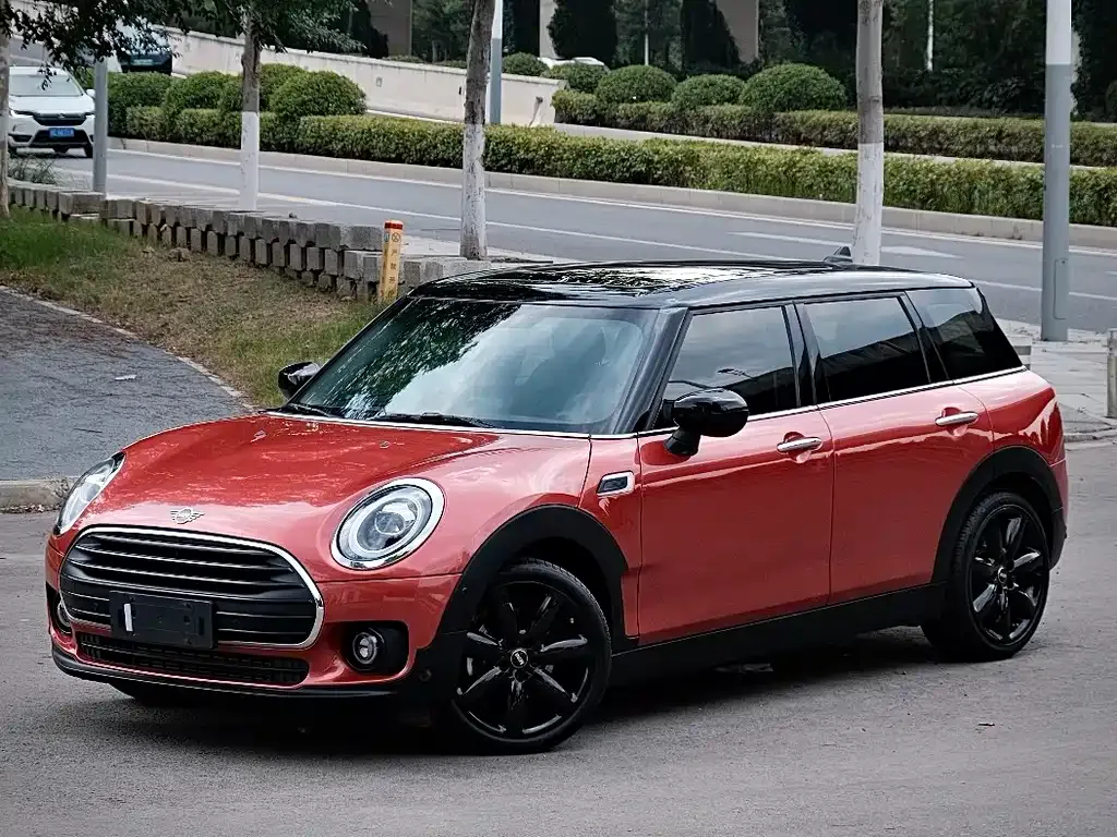 MINI Clubman — фото 1