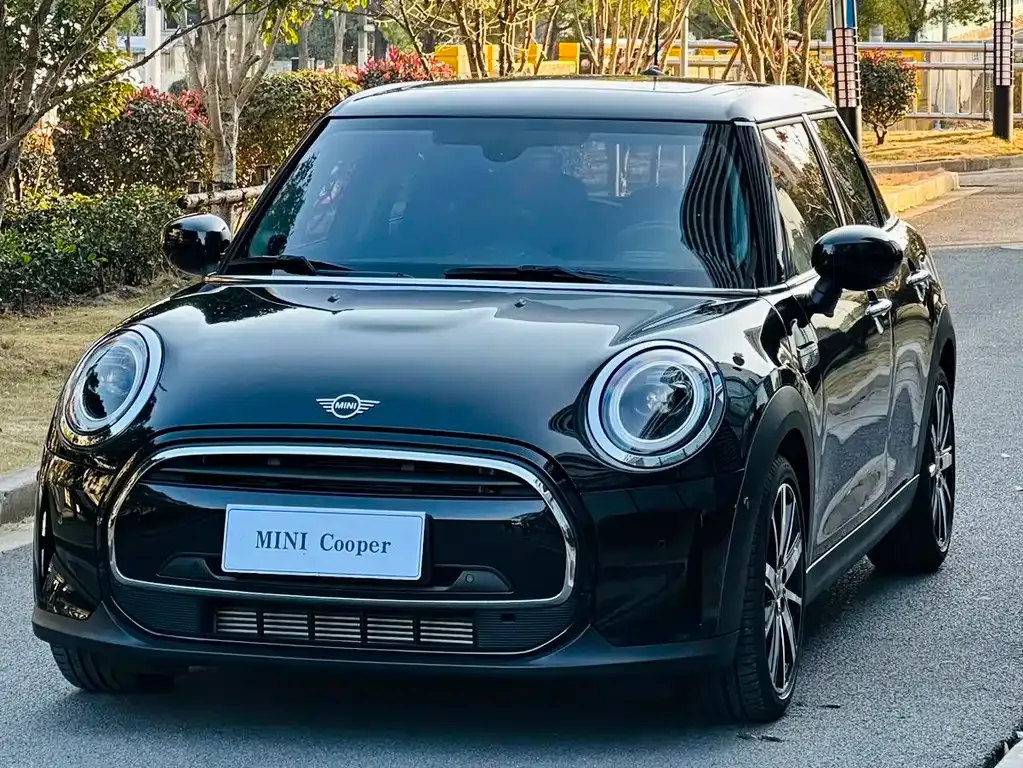 MINI Cooper (3-door) — фото 1