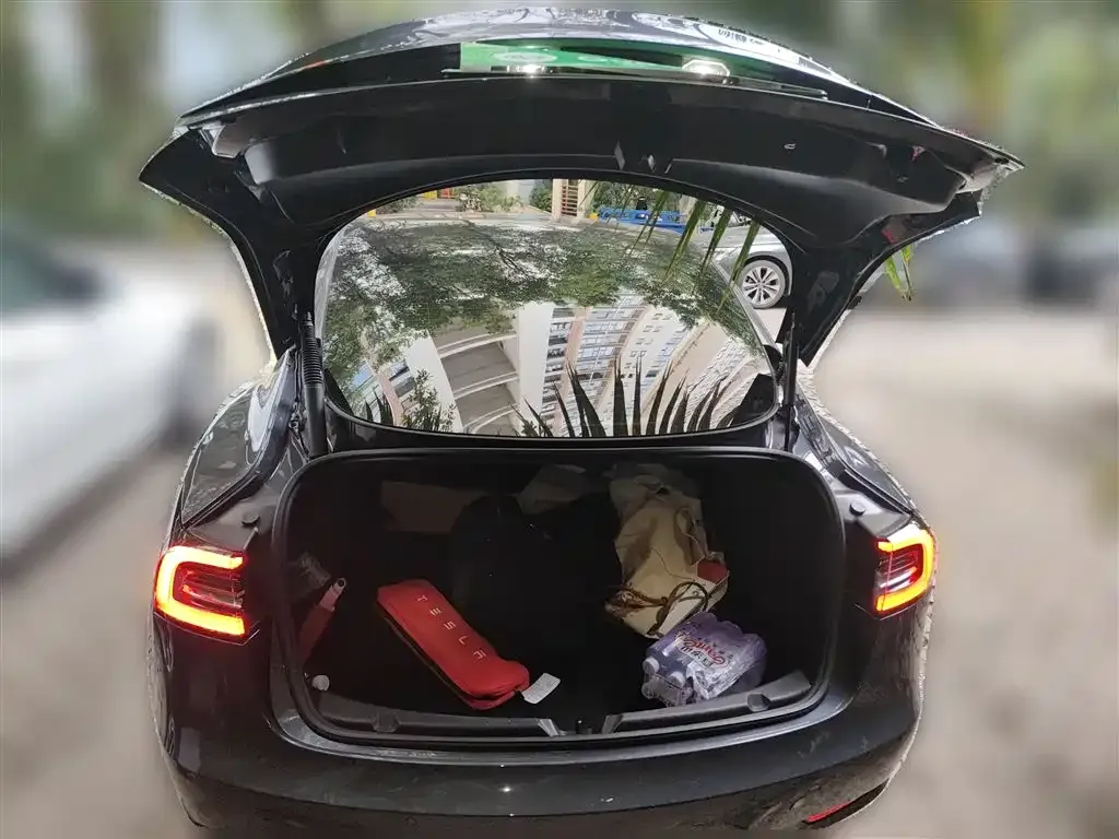 Tesla Model 3 — фото 10
