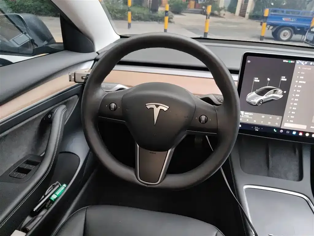 Tesla Model 3 — фото 3