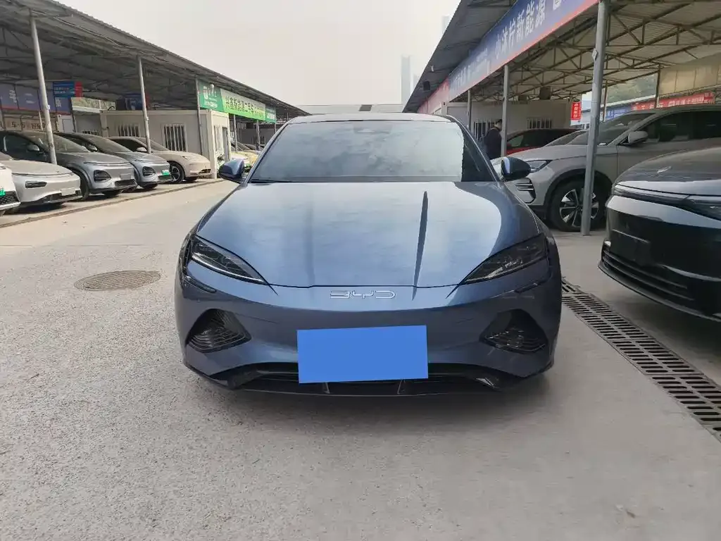 BYD Seal — фото 1