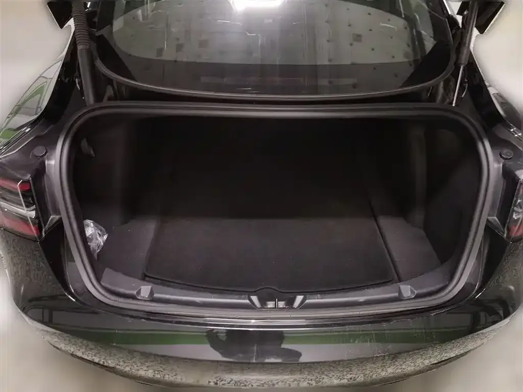 Tesla Model 3 — фото 10