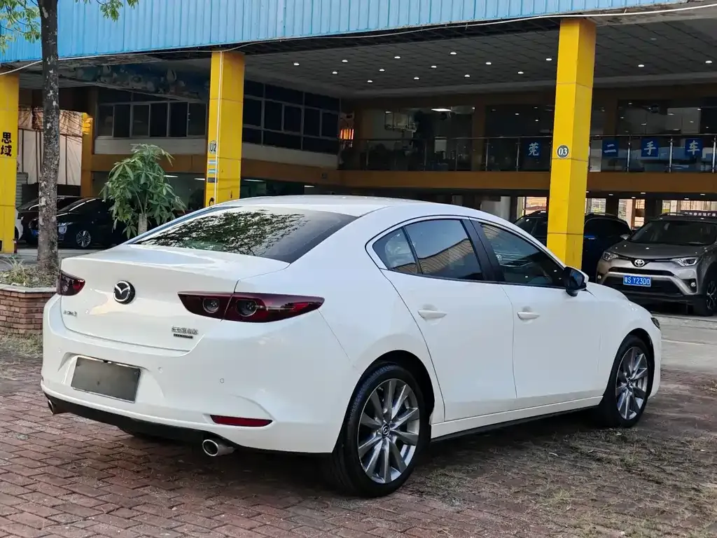 Mazda 3 Axela — фото 4