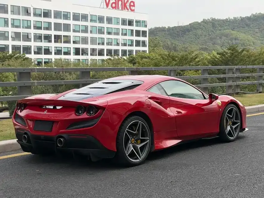 Ferrari F8 — фото 10