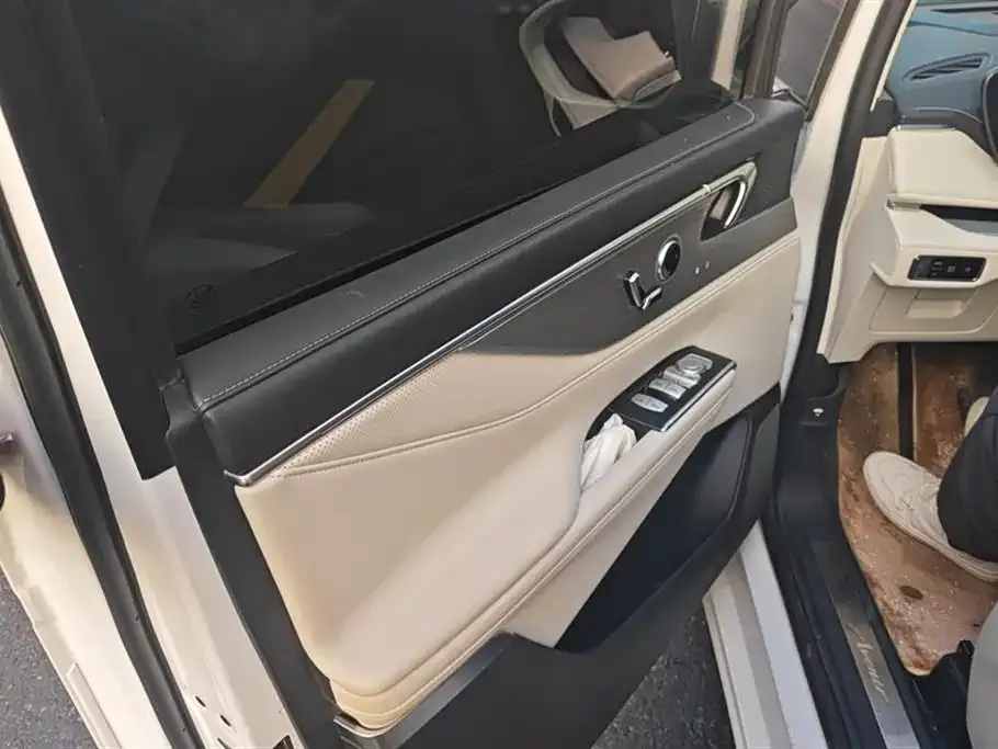 Buick GL8 Hybrid — фото 3
