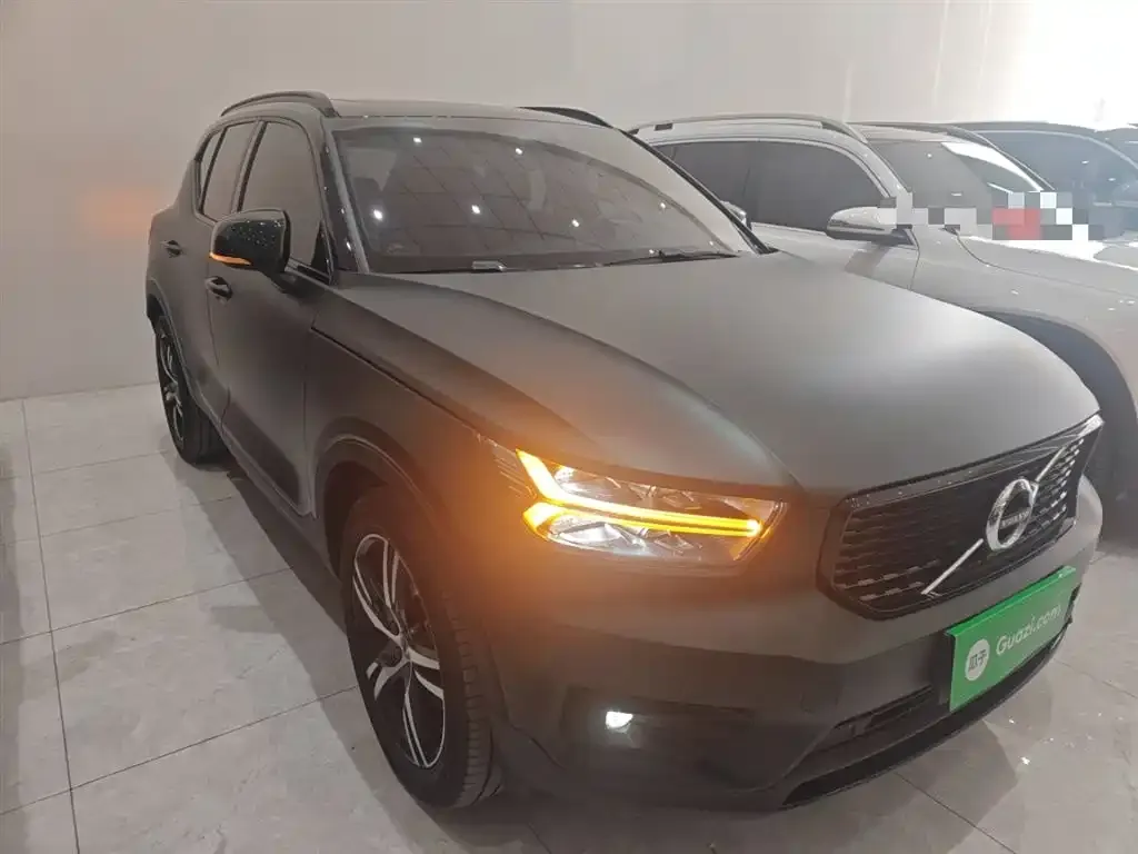 Volvo XC40 — фото 4