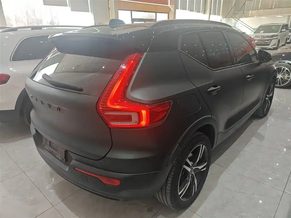 Volvo XC40 — фото 7