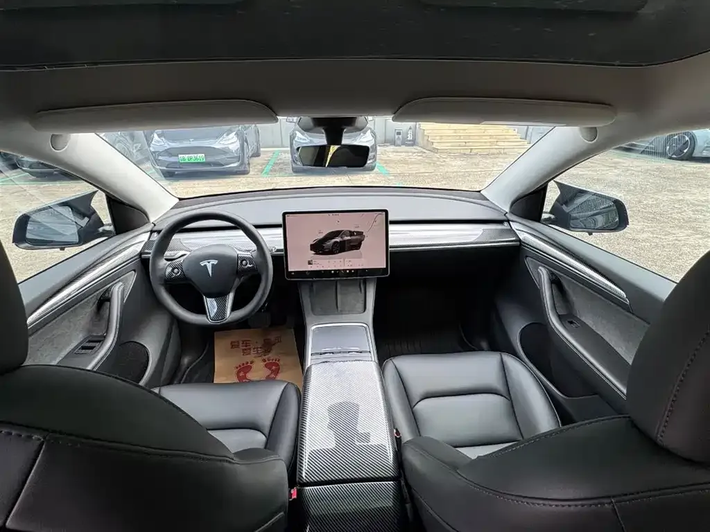 Tesla Model Y — фото 8