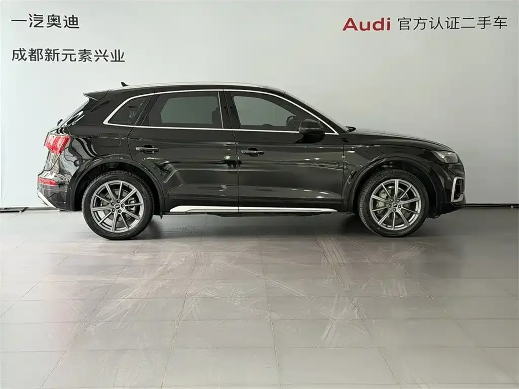 Audi Q5L — фото 10