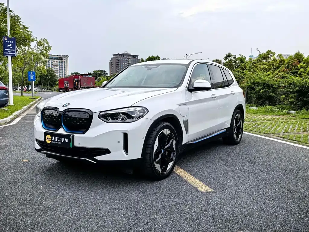 BMW iX3 — фото 1