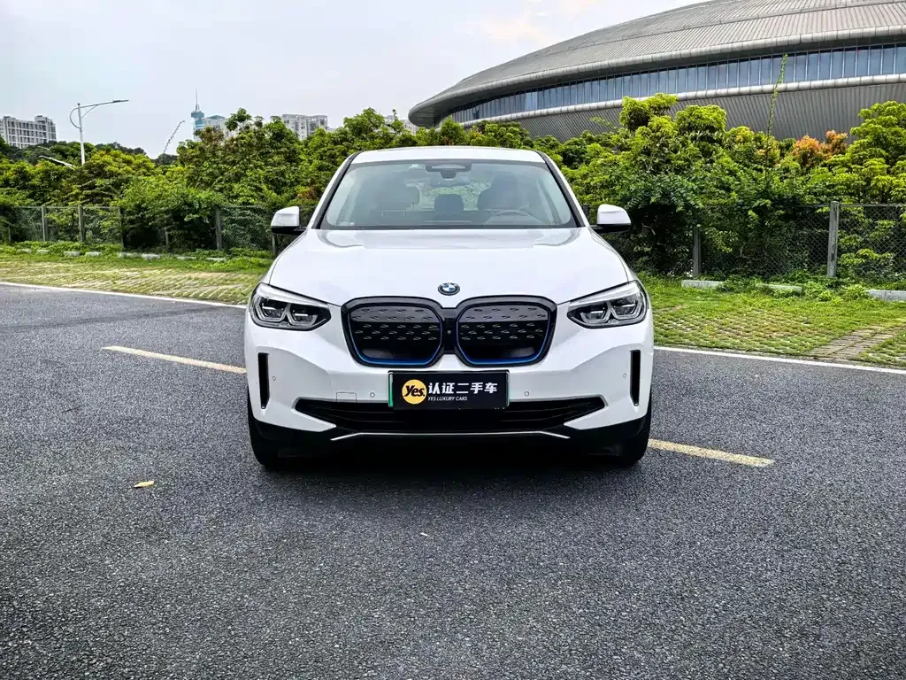 BMW iX3 — фото 10