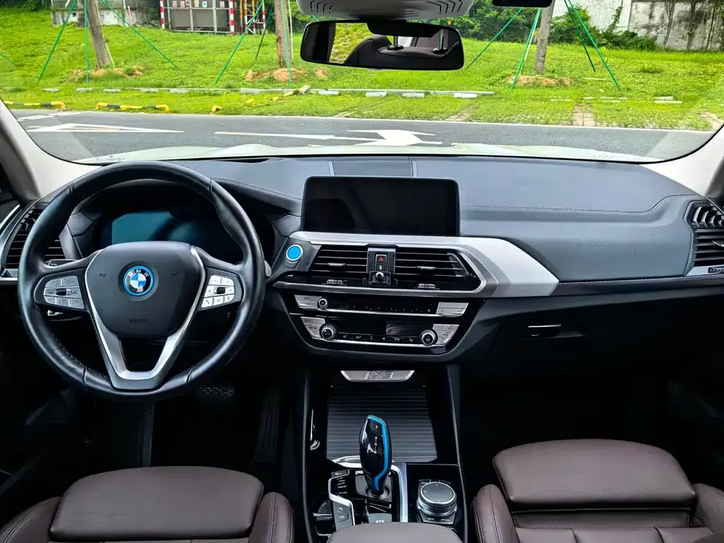 BMW iX3 — фото 2