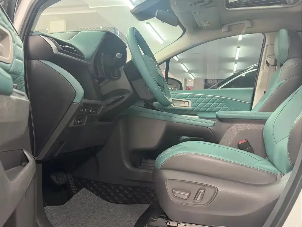 Toyota Sienna — фото 2