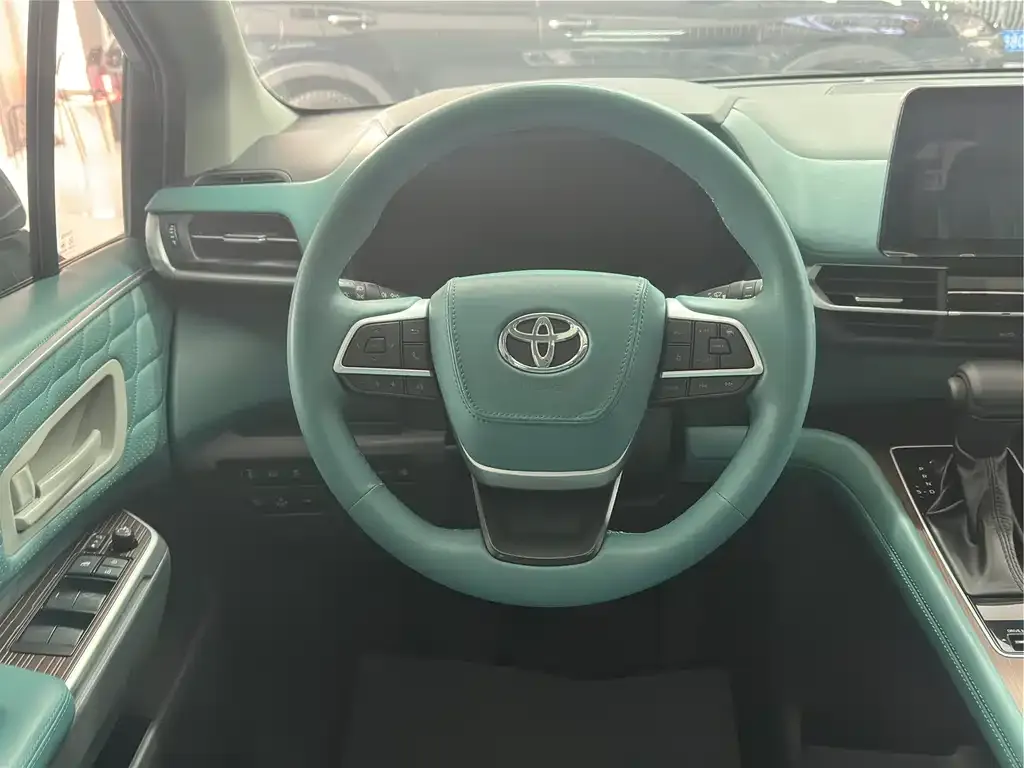 Toyota Sienna — фото 4