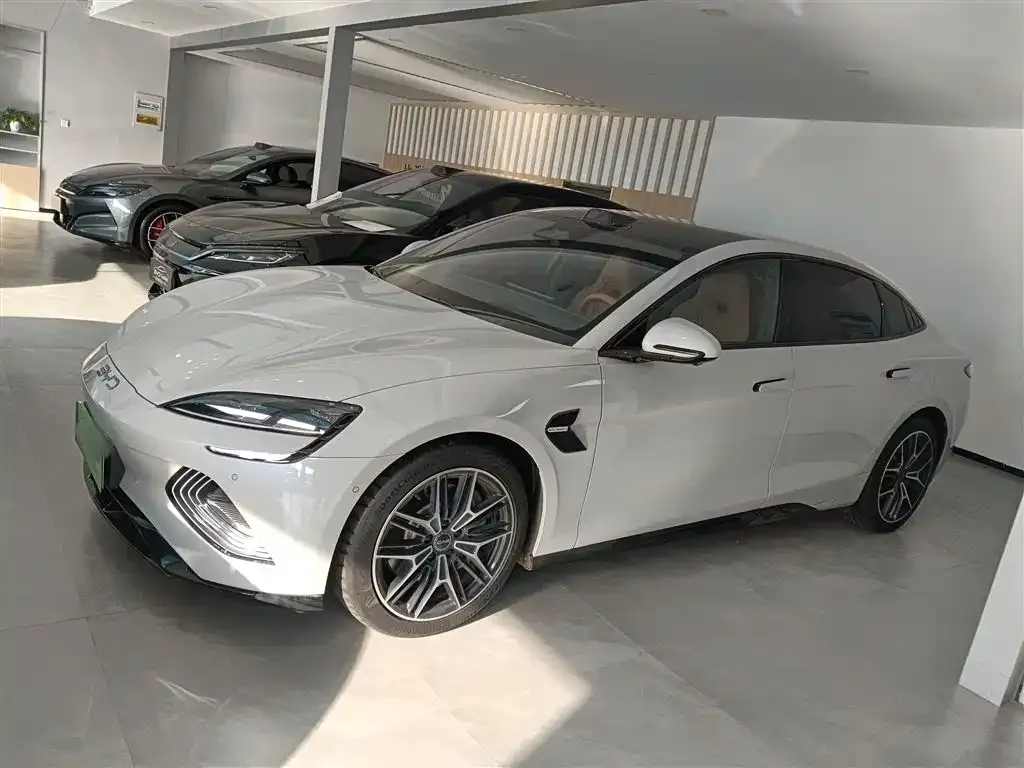 BYD Seal — фото 10