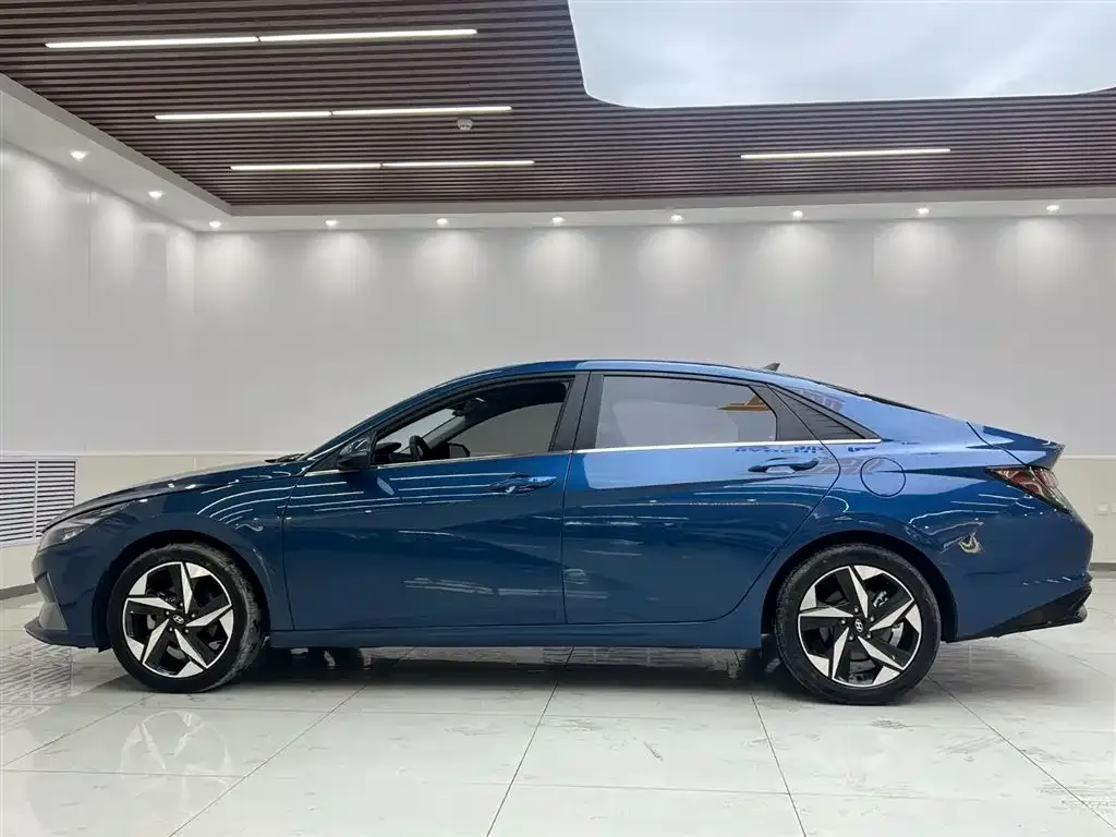 Hyundai Elantra — фото 9