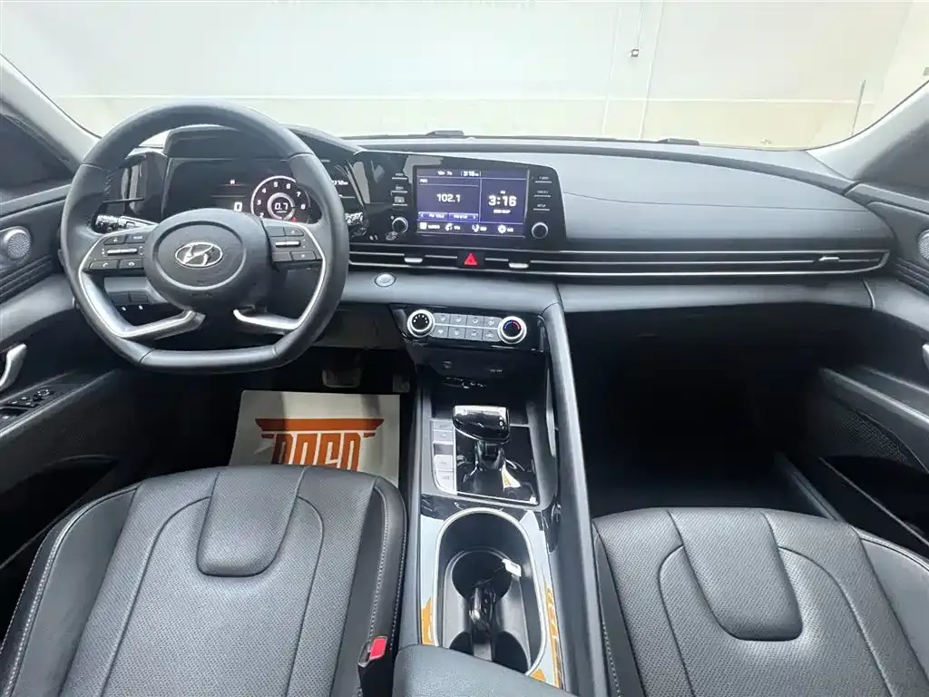 Hyundai Elantra — фото 3