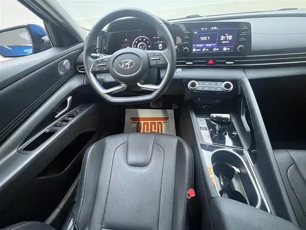 Hyundai Elantra — фото 10