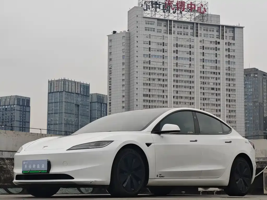 Tesla Model 3 — фото 1