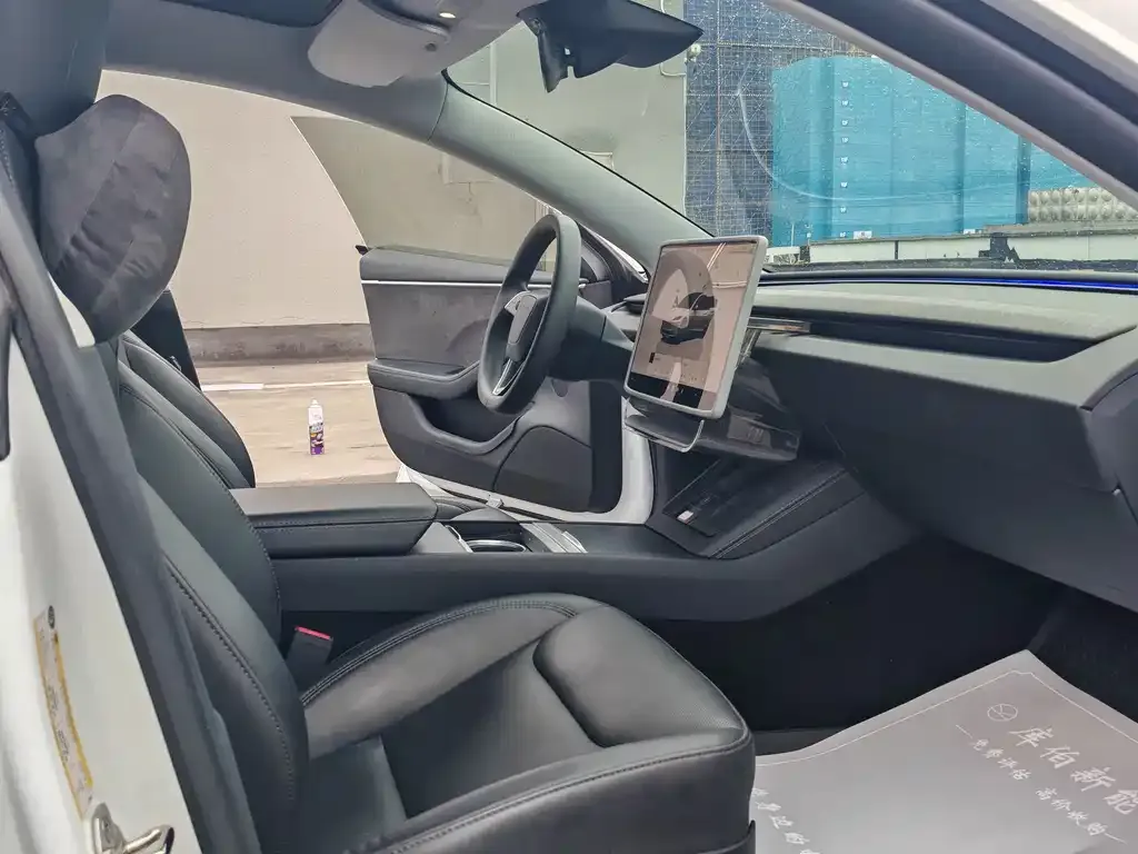 Tesla Model 3 — фото 2