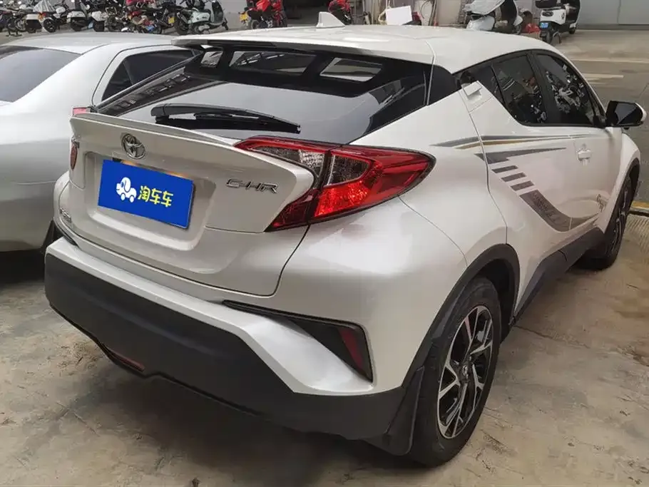 Toyota C-HR — фото 10