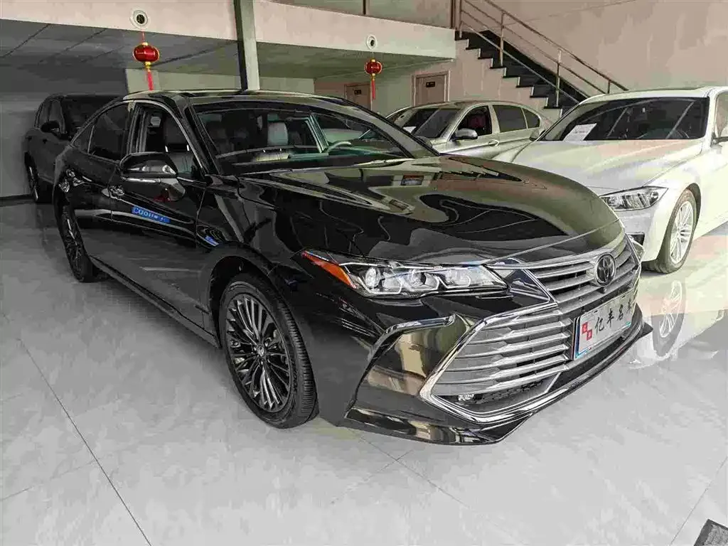 Toyota Avalon — фото 1