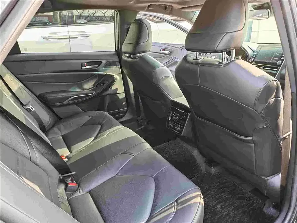 Toyota Avalon — фото 10